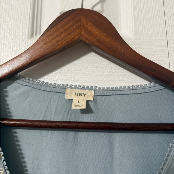 Tiny Brand Anthropologie Women’s Blue Motif Long-Sleeve Ruffled Top size Large - Picture 13 of 14